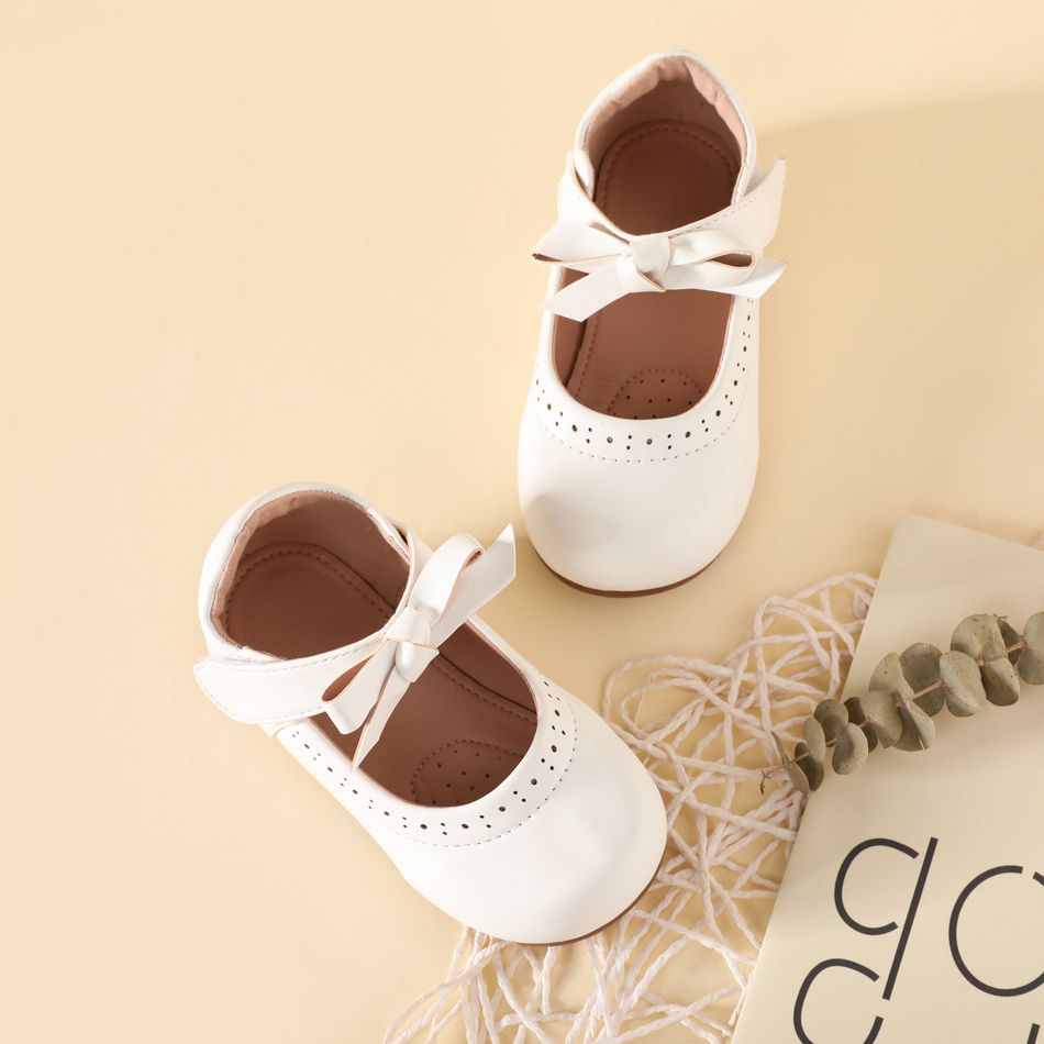 Toddler / Kid Bow Decor Hollow Out Detail White Mary Jane Shoes White big image 3