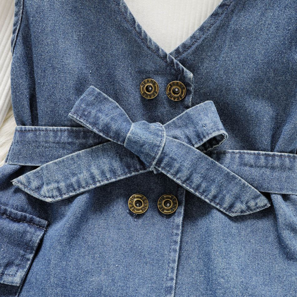 2pcs Toddler Girl Long-sleeve Ribbed White Tee and Button Design Belted Denim Dress Set Blue big image 5