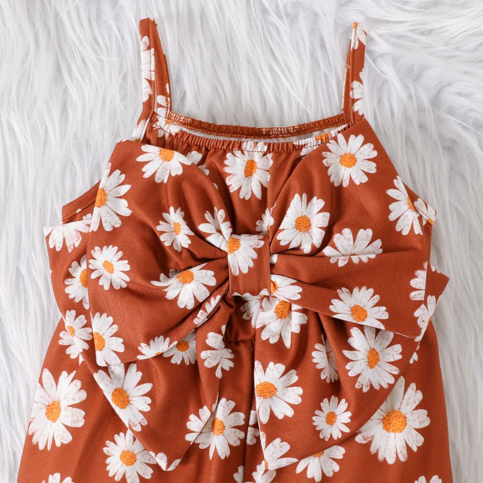 2pcs Baby Girl Solid Rib Knit Long-sleeve Top and Allover Daisy Floral Print Bow Front Cami Jumpsuit Set Brown big image 5