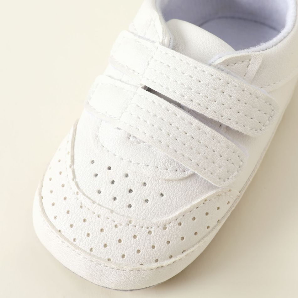حذاء أبيض للرضع / طفل صغير يسمح بمرور الهواء أبيض