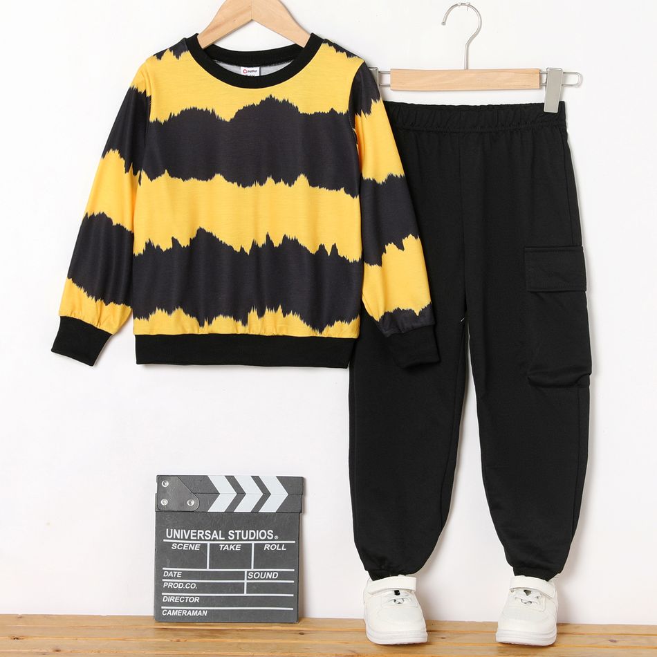 2pcs Kid Boy Colorblock Tie Dyed Pullover Sweatshirt and Pocket Design Black Pants Set Yellow