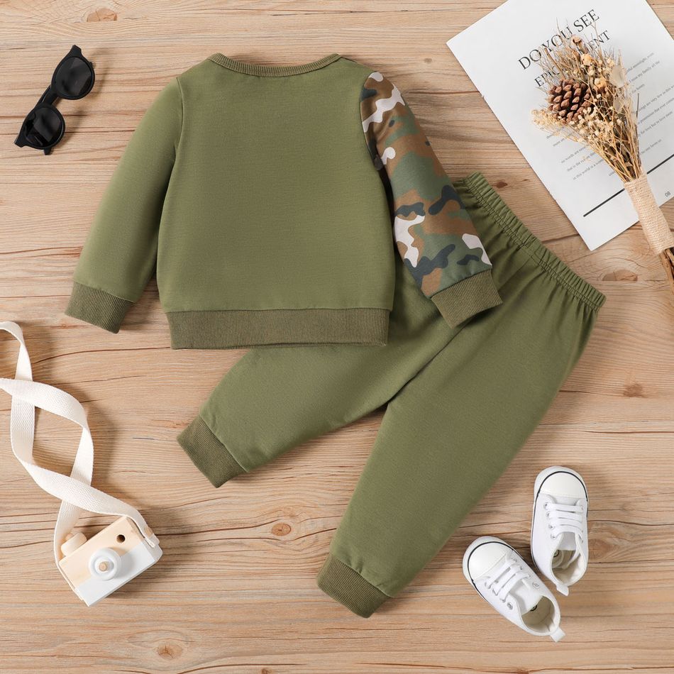2pcs Baby Boy Letter Print Camouflage Spliced Long-sleeve Sweatshirt and Ripped Sweatpants Set Army green big image 2