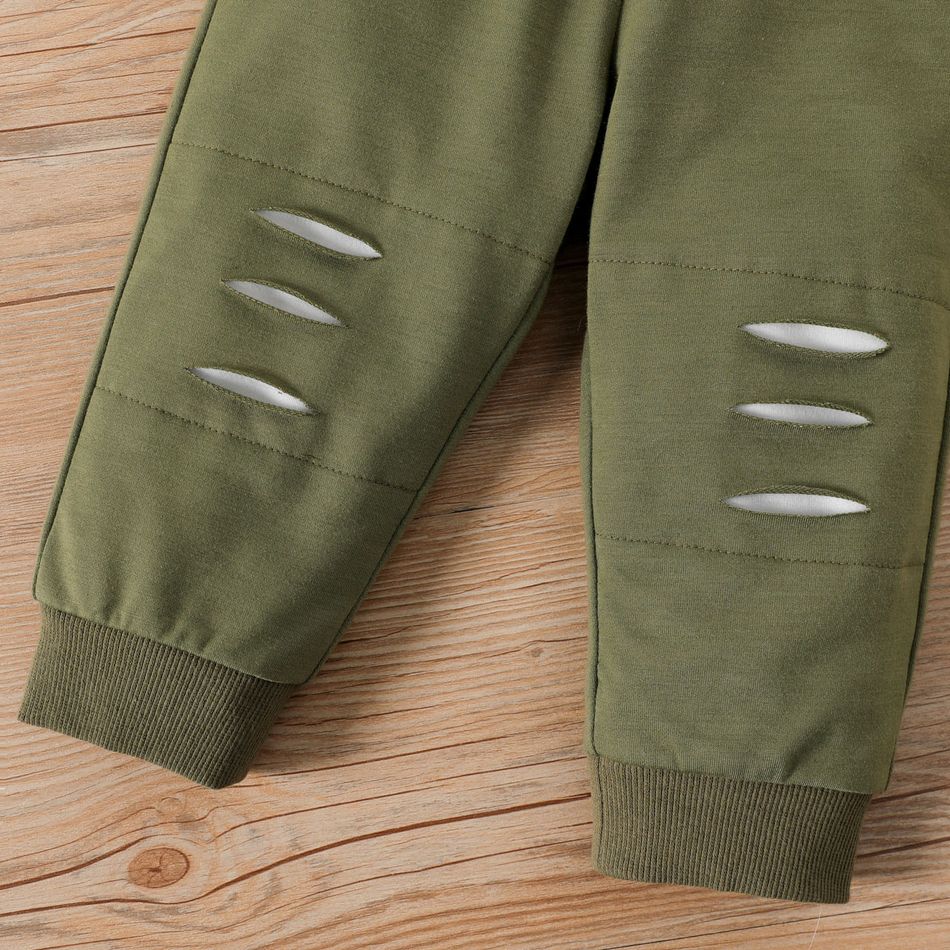 2pcs Baby Boy Letter Print Camouflage Spliced Long-sleeve Sweatshirt and Ripped Sweatpants Set Army green