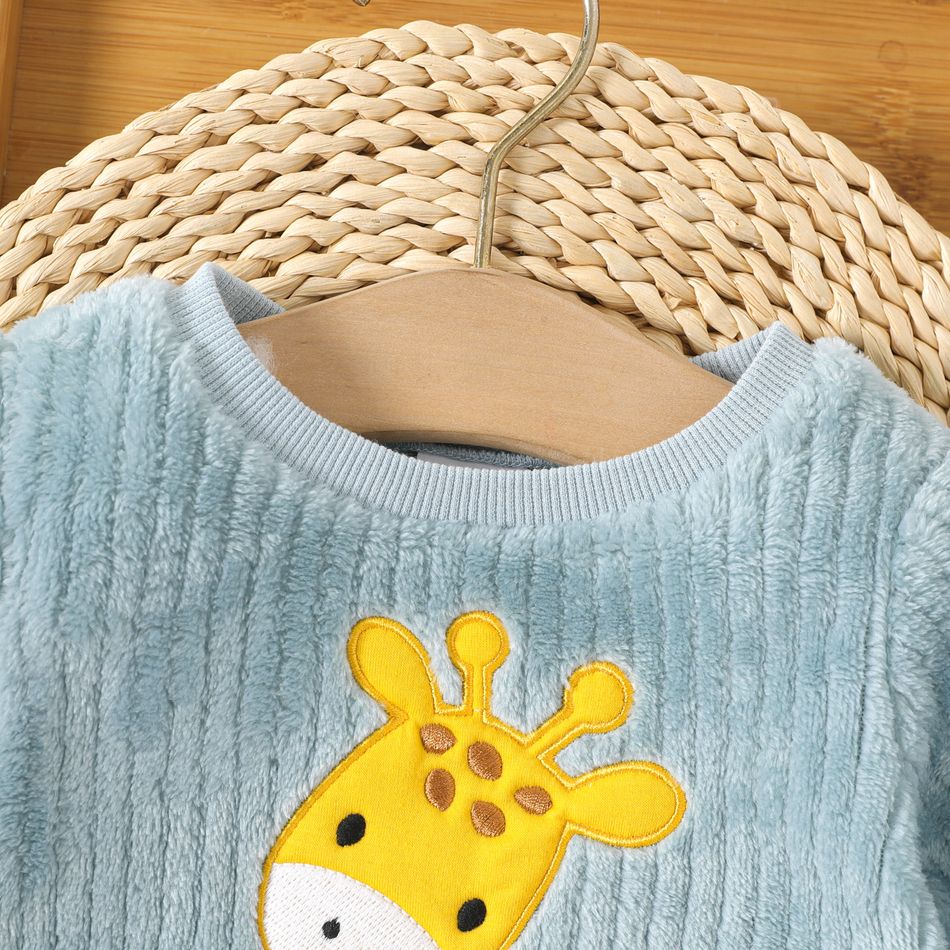 2pcs Baby Boy Giraffe Embroidered Blue Fleece Long-sleeve Sweatshirt and Sweatpants Set Blue big image 3