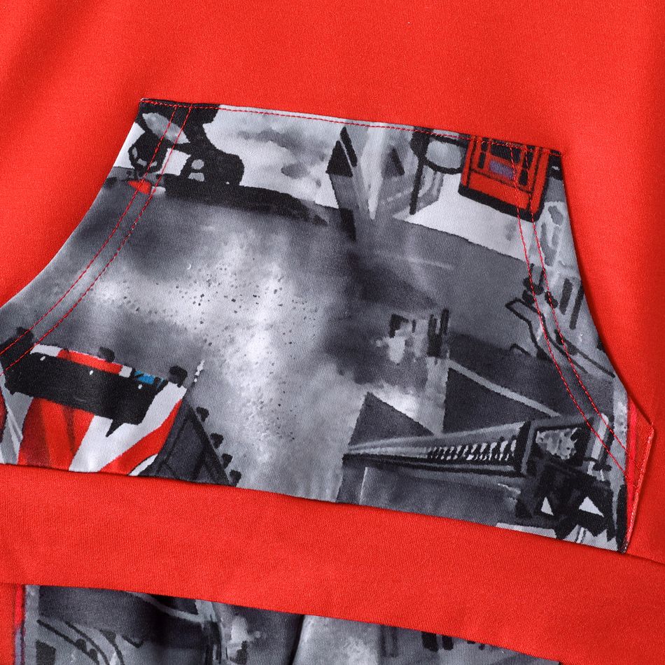 2pcs Kid Boy Building Print Colorblock Hoodie Sweatshirt and Elasticized Pants Set Red big image 5