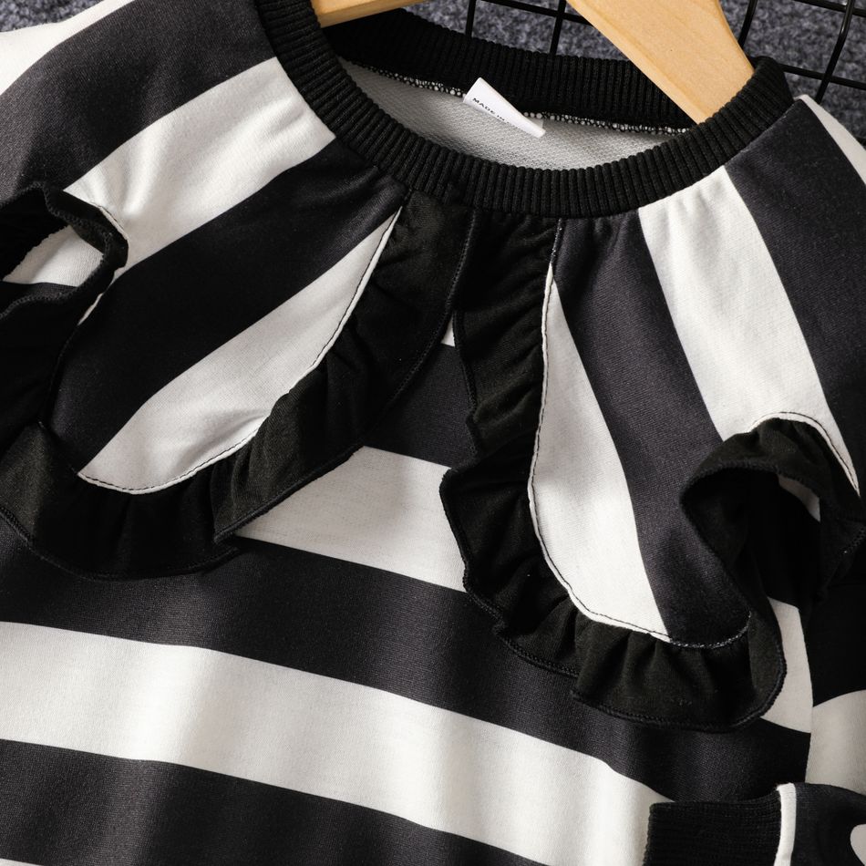 2pcs Toddler Girl Trendy Slit Denim Jeans and Stripe Statement Collar Sweatshirt Set BlackandWhite big image 3