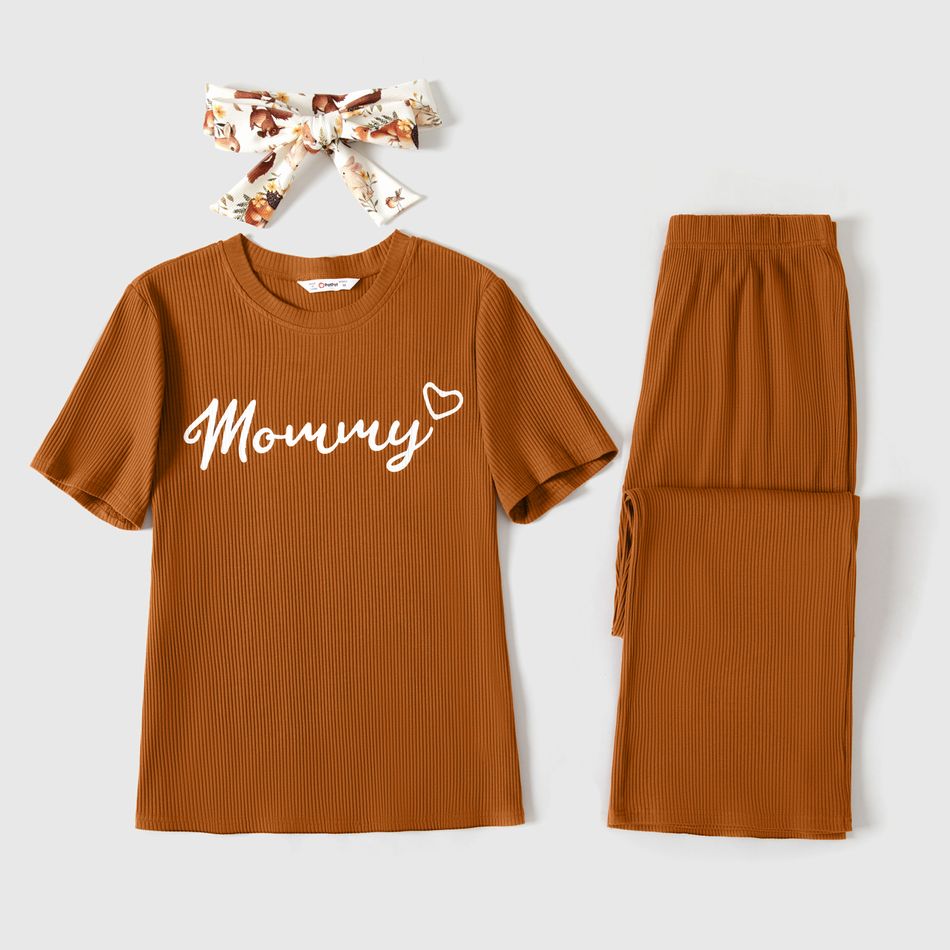 Mommy and Me Cotton Ribbed Short-sleeve Letter Graphic Tee and Floral Print Pants Sets Brown- big image 2