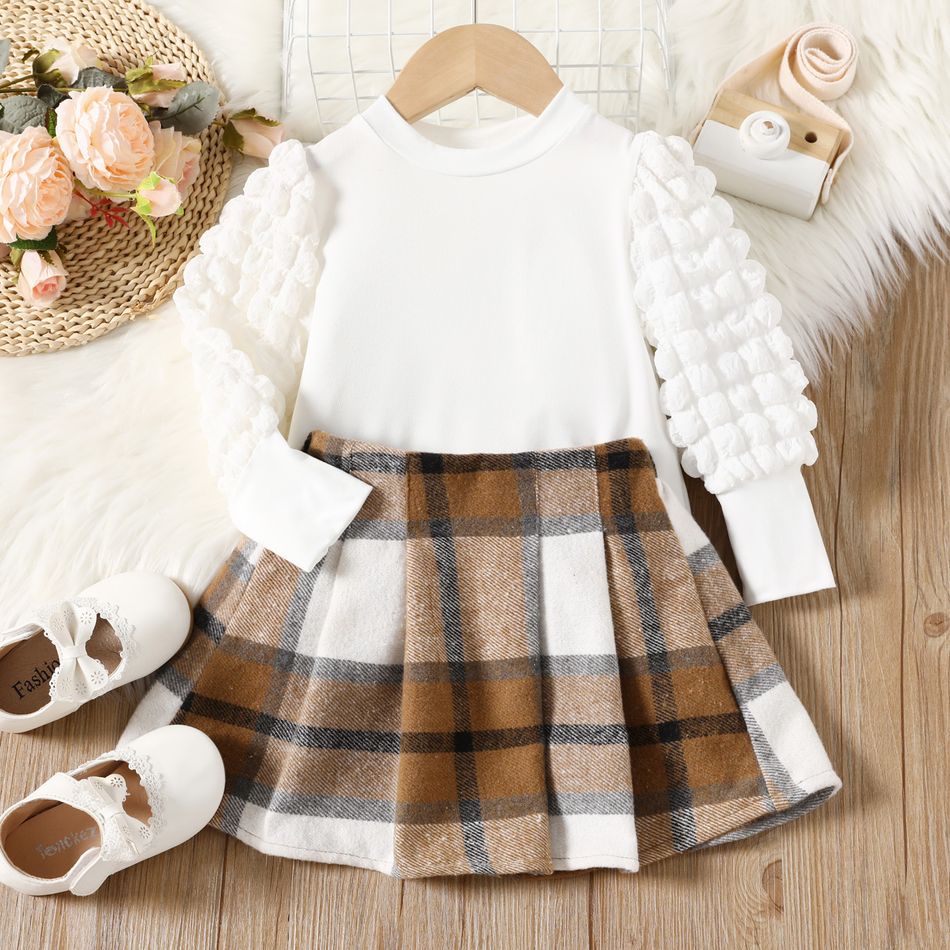 2pcs Toddler Girl Preppy style Textured Puff-sleeve Tee and Plaid Pleated Skirt Set OffWhite big image 2