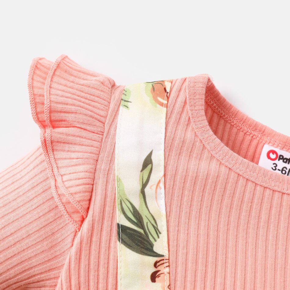 2pcs Baby Girl Floral Print & Solid Ribbed Bow Front Ruffle Long-sleeve Romper & Headband Set Pink big image 3