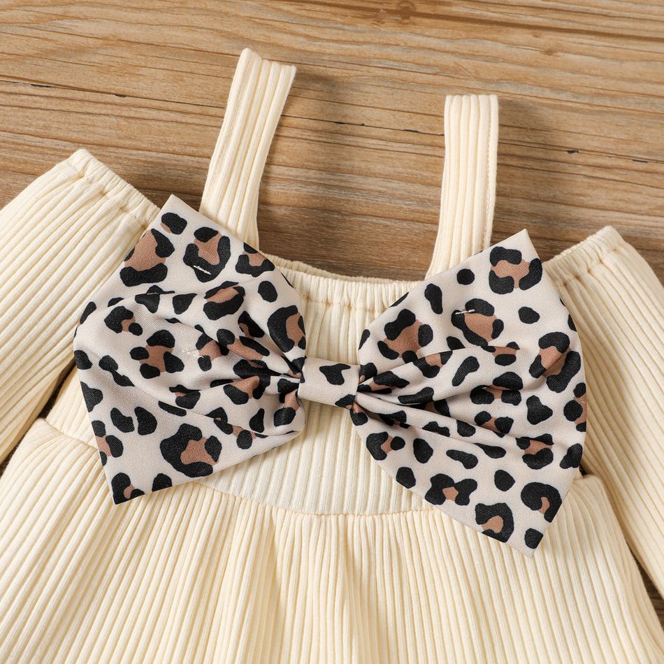 2pcs Baby Girl 100% Cotton Flared Jeans and Leopard Bow Front Cold Shoulder Long-sleeve Ribbed Top Set Apricot big image 3