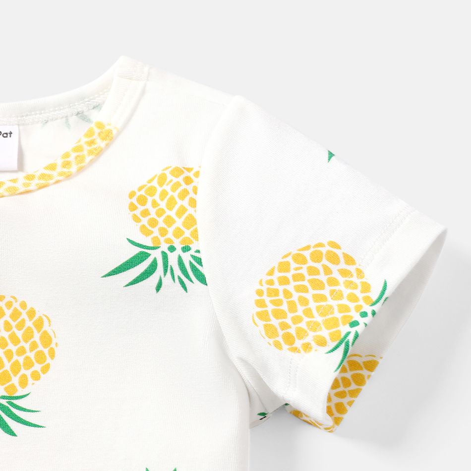 2pcs Toddler Girl/Boy Pineapple Print Short-sleeve Cotton Tee and Button Design Shorts Set Green big image 5