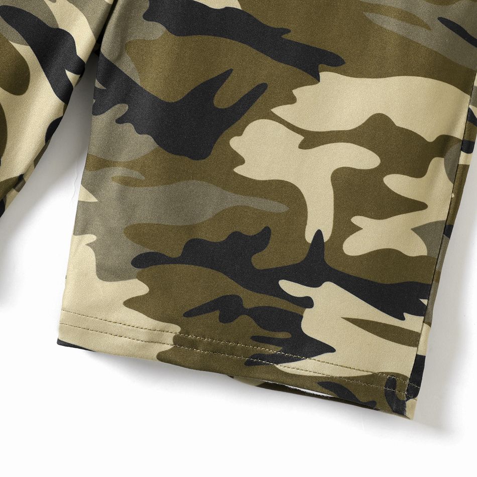 2pcs Kid Boy Letter Print Short-sleeve Tee and Camouflage Print Shorts Set Black