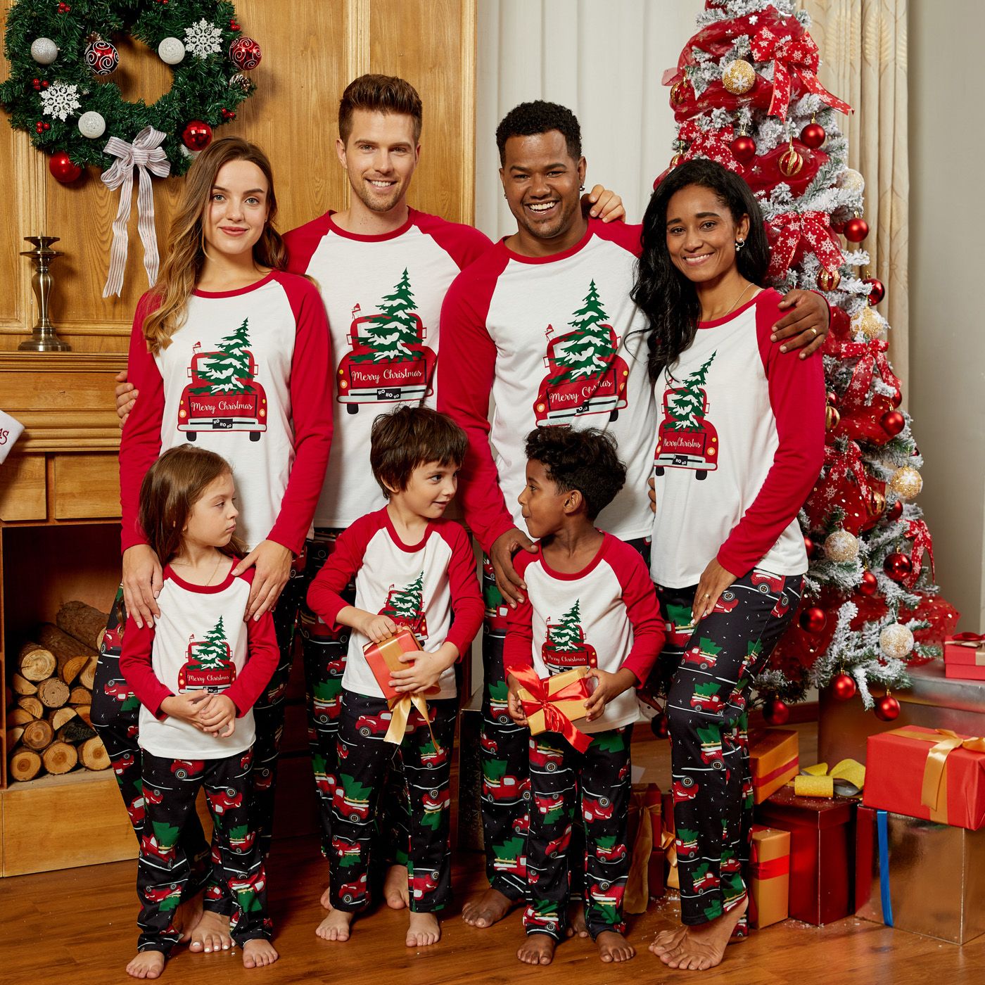 

Family Matching Red Car Carrying Christmas Tree Pajamas Sets (Flame resistant)