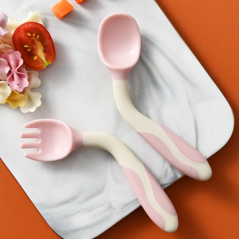 2-pcs silicone colher para utensílios do bebê set alimentos auxiliar criança aprender a comer treinando flexível fork suave crianças infantis de mesa Rosa big image 1