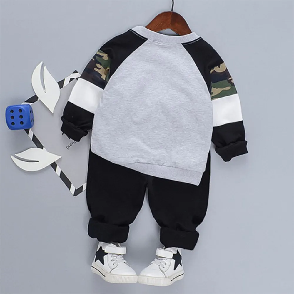 2-piece Toddler Boy 100% Cotton Star Camouflage Print Raglan Sleeve Pullover and Black Pants Set  image 2
