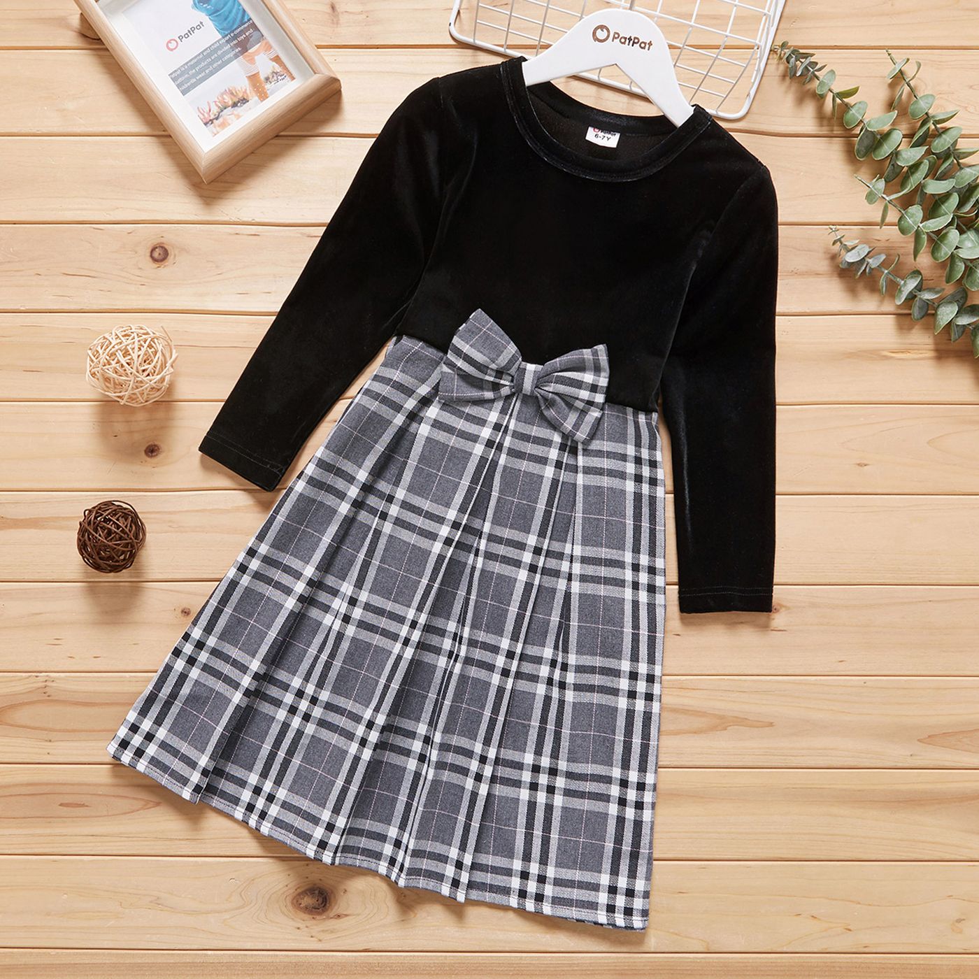 

Kid Girl Bowknot Design Long-sleeve Stitching Velvet Plaid Pleated Dress