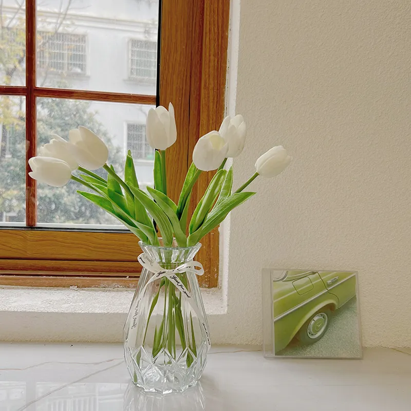 Paquete de 2/paquete de 5 tulipanes flores artificiales pu toque real tulipanes falsos flores para mesa oficina boda comedor decoración del hogar Blanco big image 1