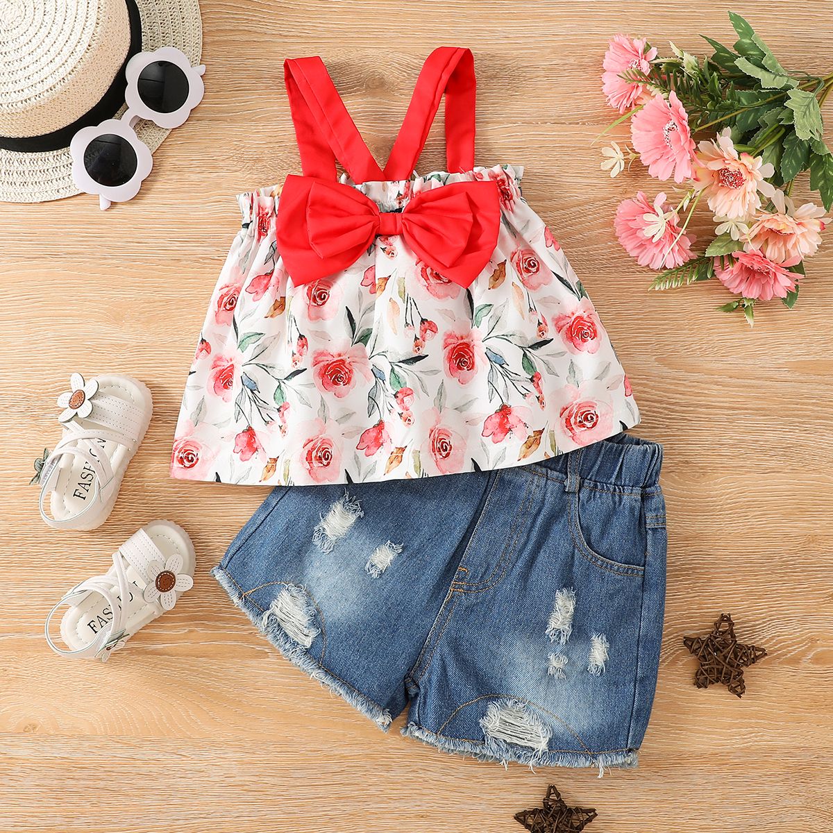 

2pcs Baby Girl All Over Floral Print Spaghetti Strap Bowknot Top and Ripped Denim Shorts Set