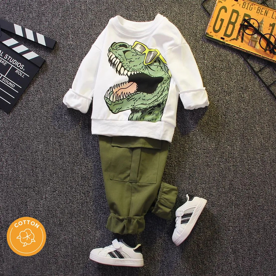 2pcs Toddler Boy Playful Dinosaur Print Sweatshirt and Pocket Design Cargo Pants Set White big image 1