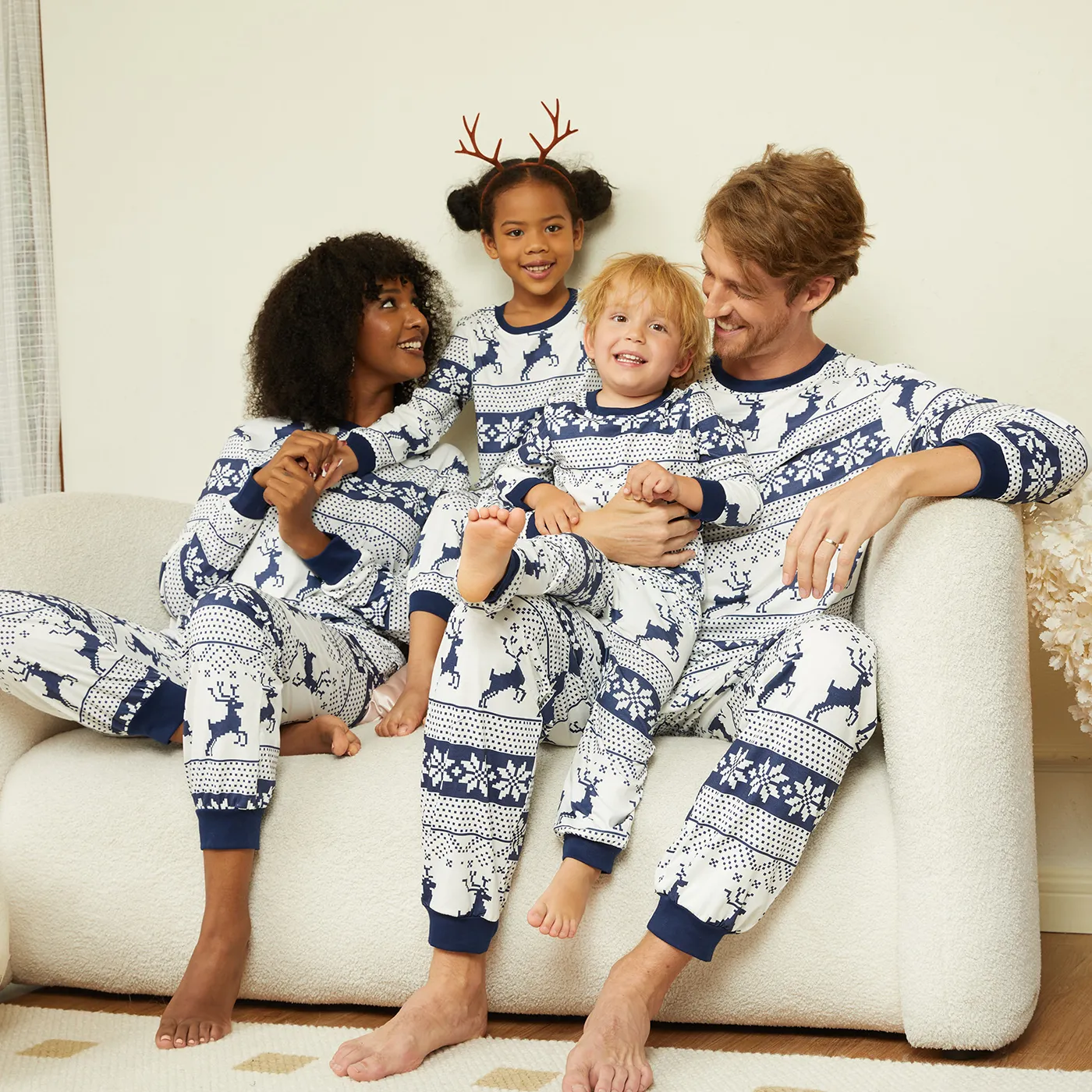 Christmas Family Matching Allover Blue Print Long-sleeve Naia™ Pajamas Sets (Flame Resistant)  image 3