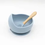 2 pçs tigela de sucção de silicone para bebê e colher com alça de madeira pratos de talheres para bebê criança conjunto de utensílios de auto-alimentação para auto-treinamento Azul Claro