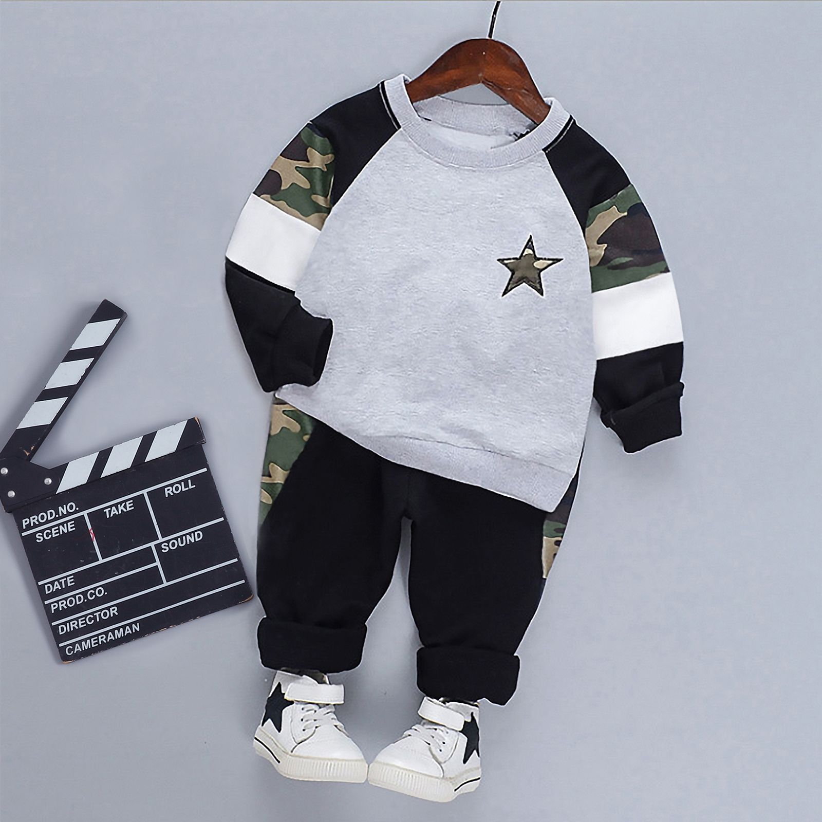 

2pcs Baby Boy 100% Cotton Star Graphic Camouflage Colorblock Long-sleeve Sweatshirt & Sweatpants Set