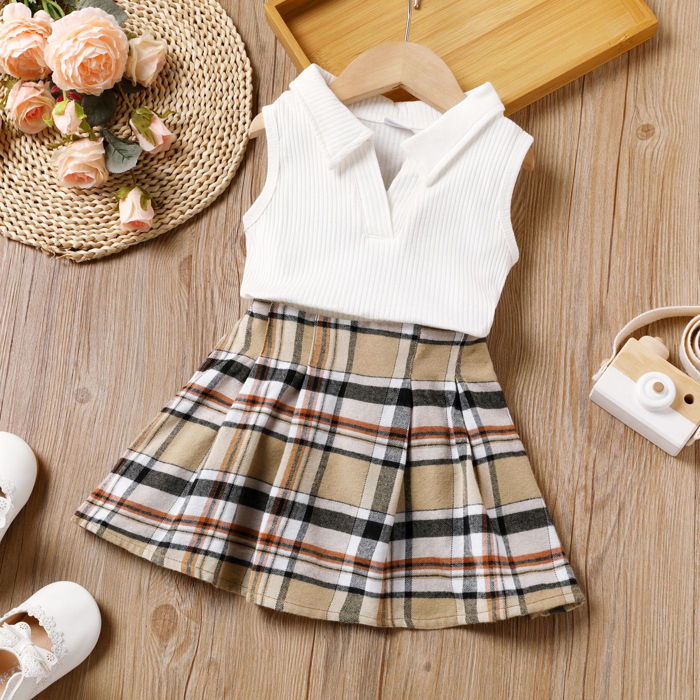 

2pcs Kid Girl Lapel Collar Sleeveless Tee and Plaid Pleated Skirt Set