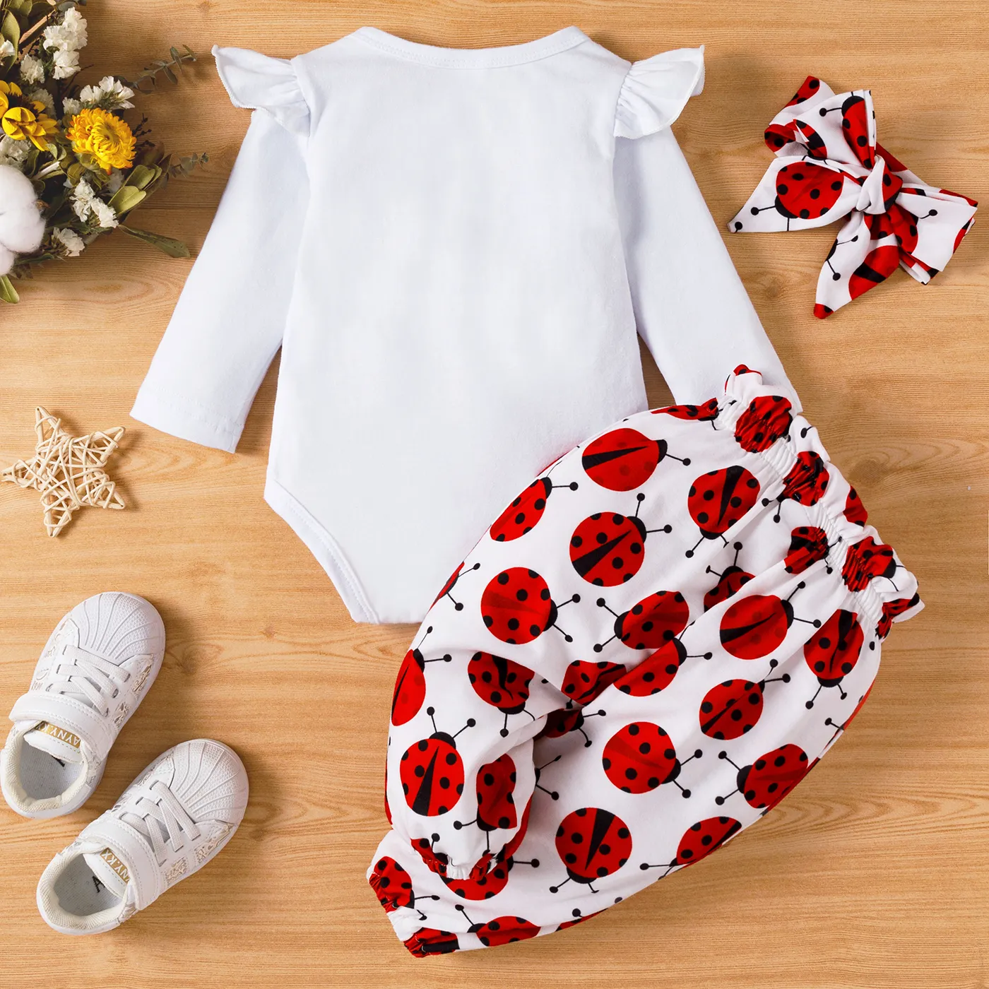 3pcs Baby Girl Cotton Ruffle Long-sleeve Graphic Romper And Allover Ladybird Print Naia™ Pants & Headband Set  image 2