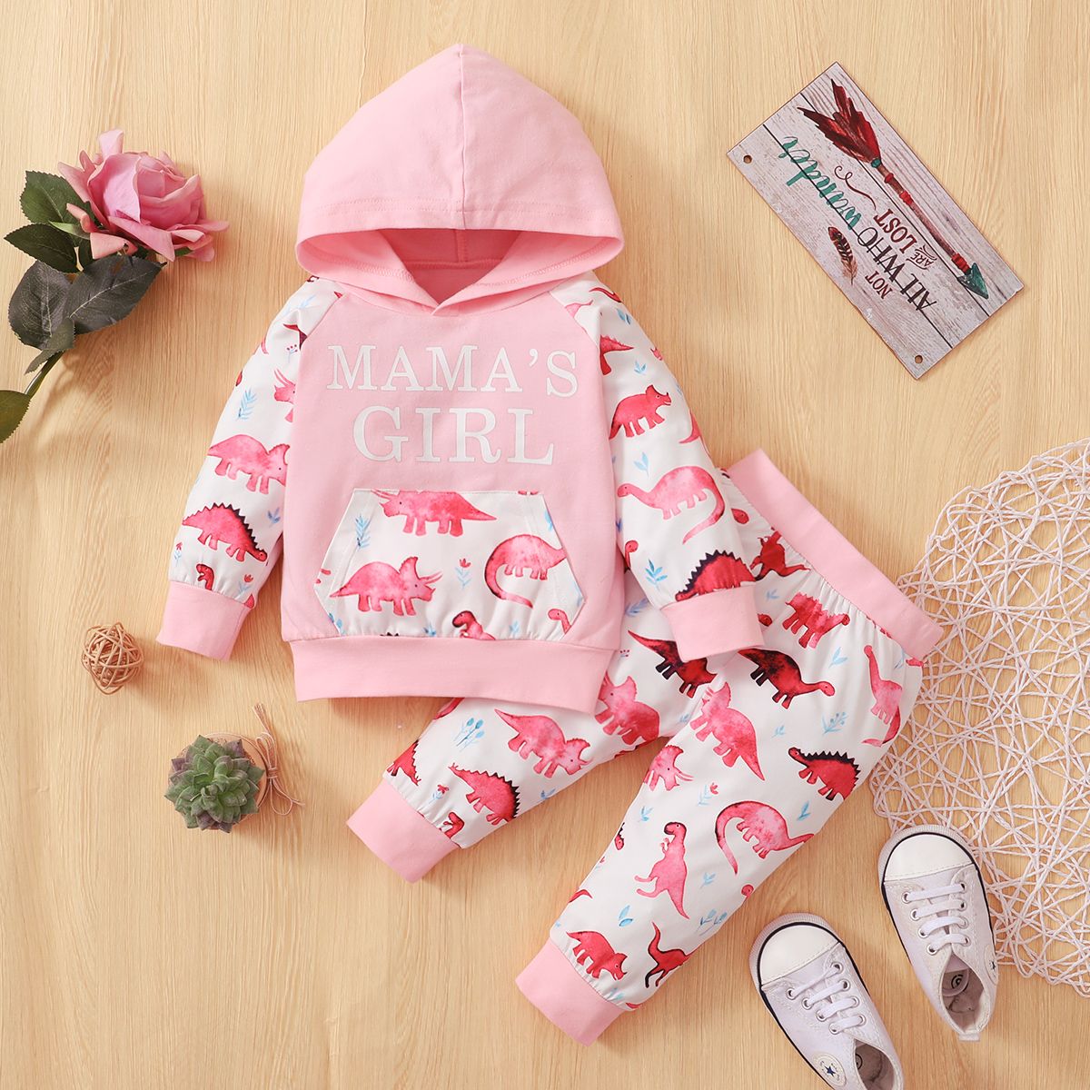 

2pcs Baby Girl 95% Cotton Letter Graphic Dinosaur Print & Solid Spliced Long-sleeve Hoodie & Sweatpants Set
