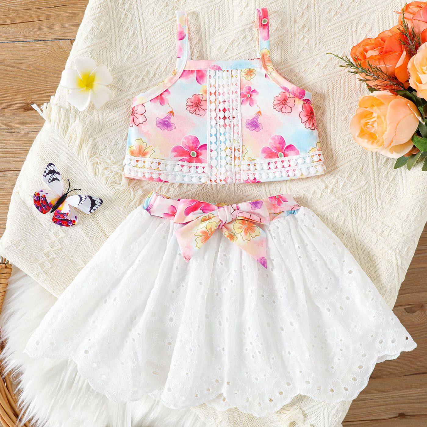 

Naia™ 2pcs Baby Girl Floral Print Cami Top and Eyelet Embroidered Belted Skirt Set