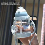 Botella de agua con pajita de 450ml/15,22 oz, botella de agua con báscula, botella de agua con pajita portátil de dibujos animados, con cordón (gráfico aleatorio) Azul Claro