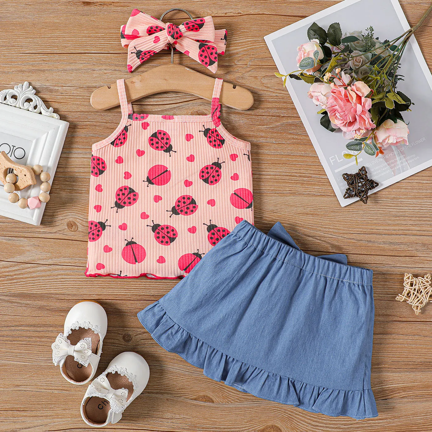 3pcs Baby Girl Cotton Ribbed Allover Ladybird Print Cami Top and Bow Decor Ruffled Skirt & Headband Set Pink image 2