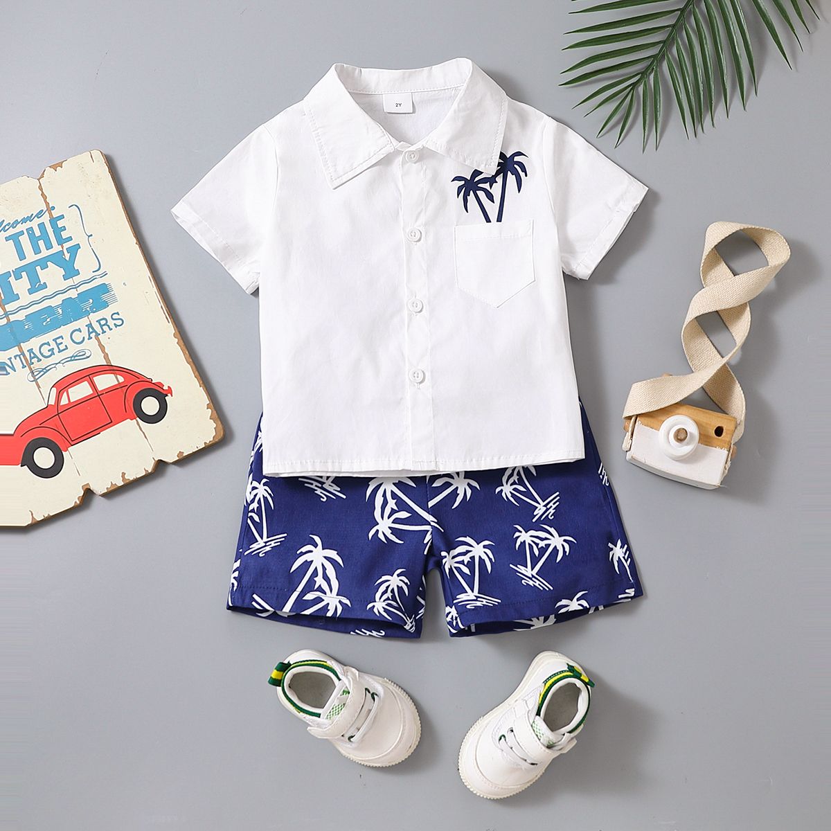 

2pcs Toddler Boy 100% Cotton Preppy Style Coconut Tree Print Short-sleeve Shirt and Shorts Set