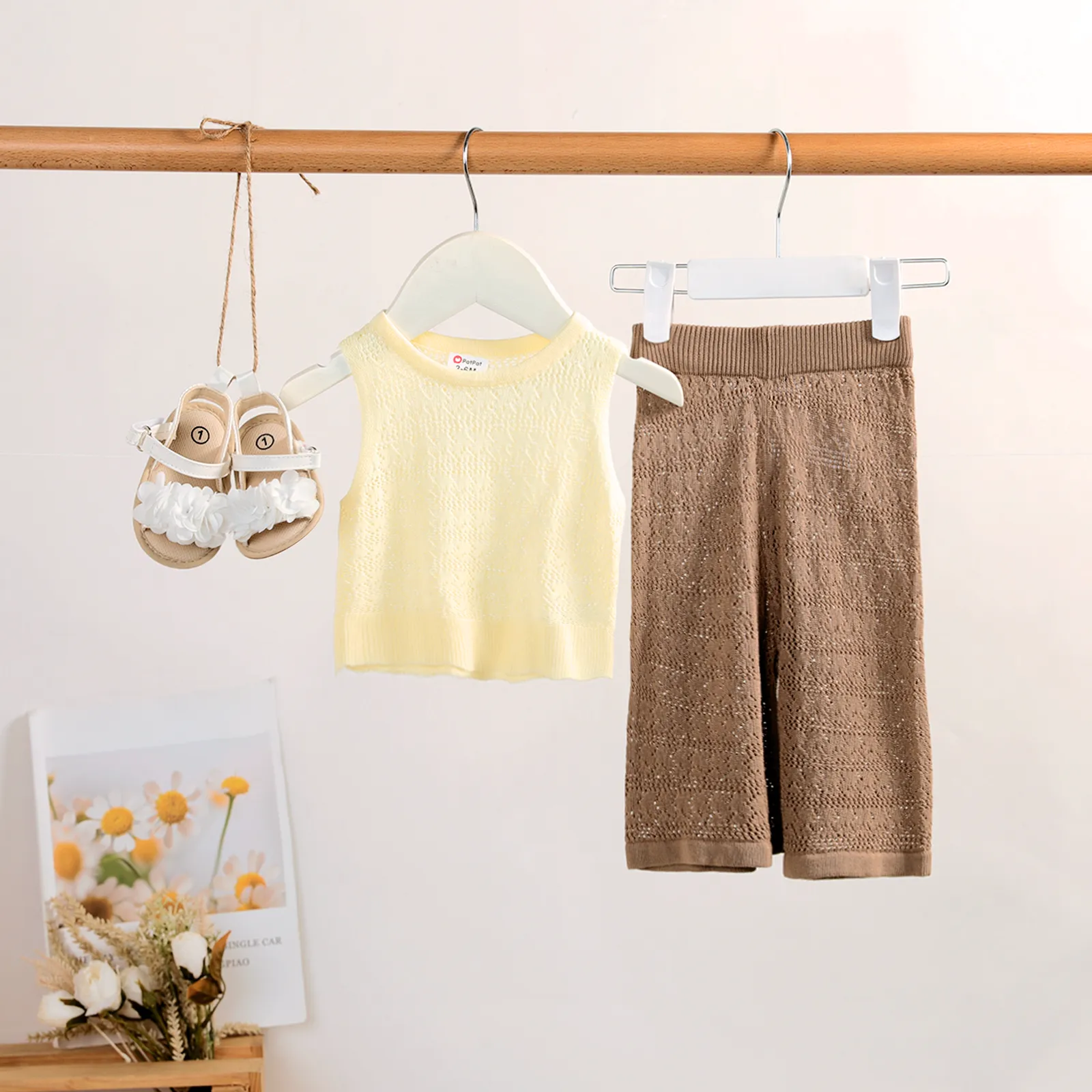 2pcs Baby Girl Texture Solid Sleeveless Top and Pants Set  image 3