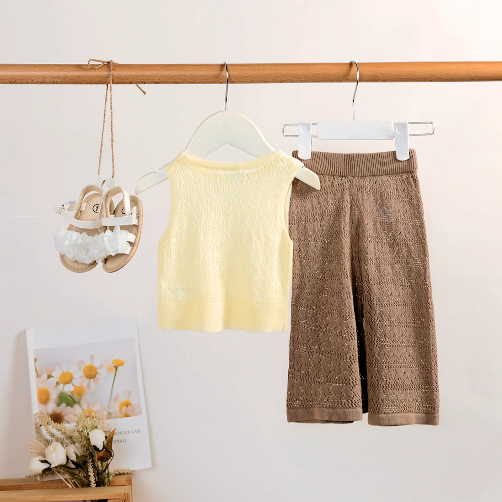 2pcs Baby Girl Texture Solid Sleeveless Top and Pants Set  image 4