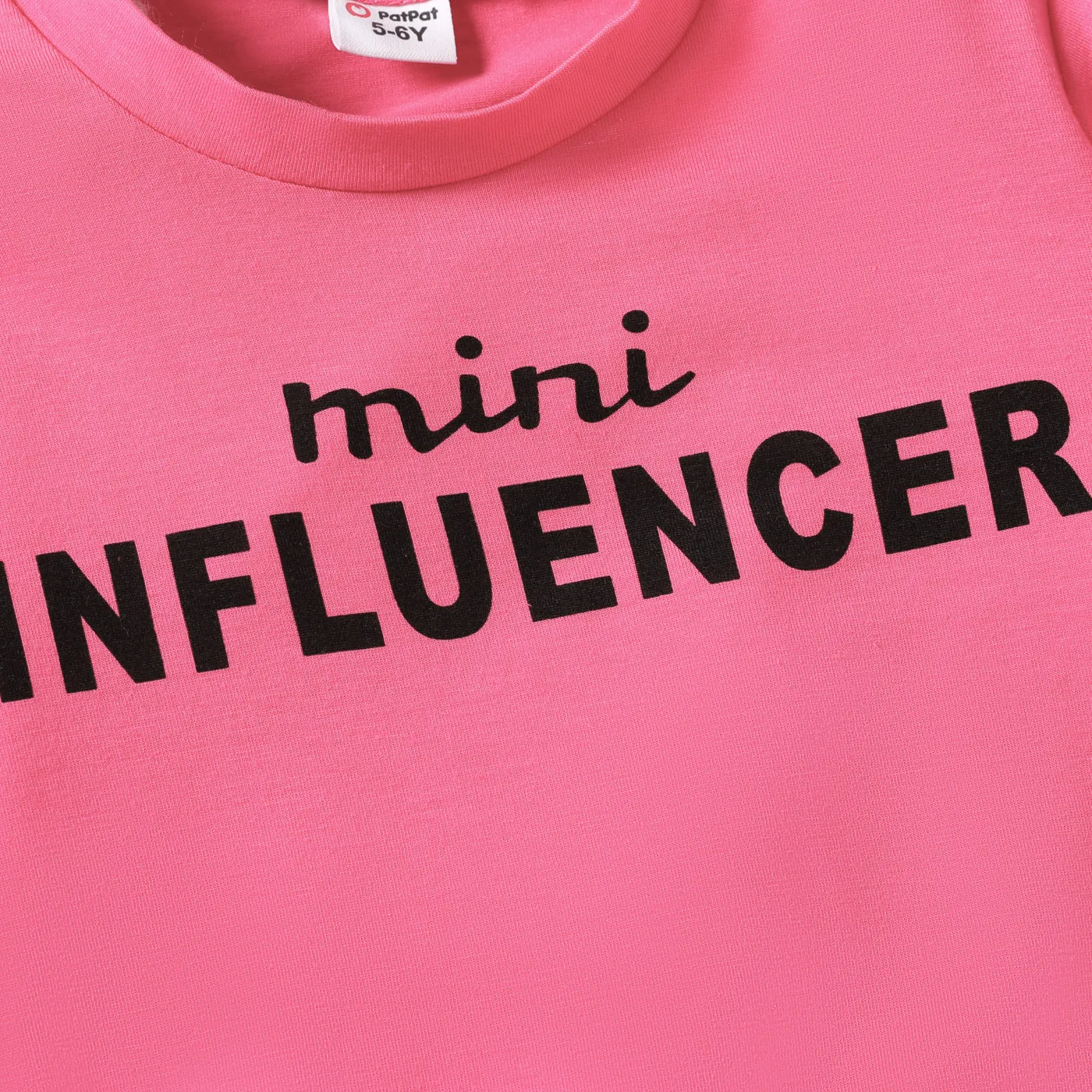 2pcs Kid Girl Letter Print Short-sleeve Tee and Belted Ripped Denim Shorts Set  image 3