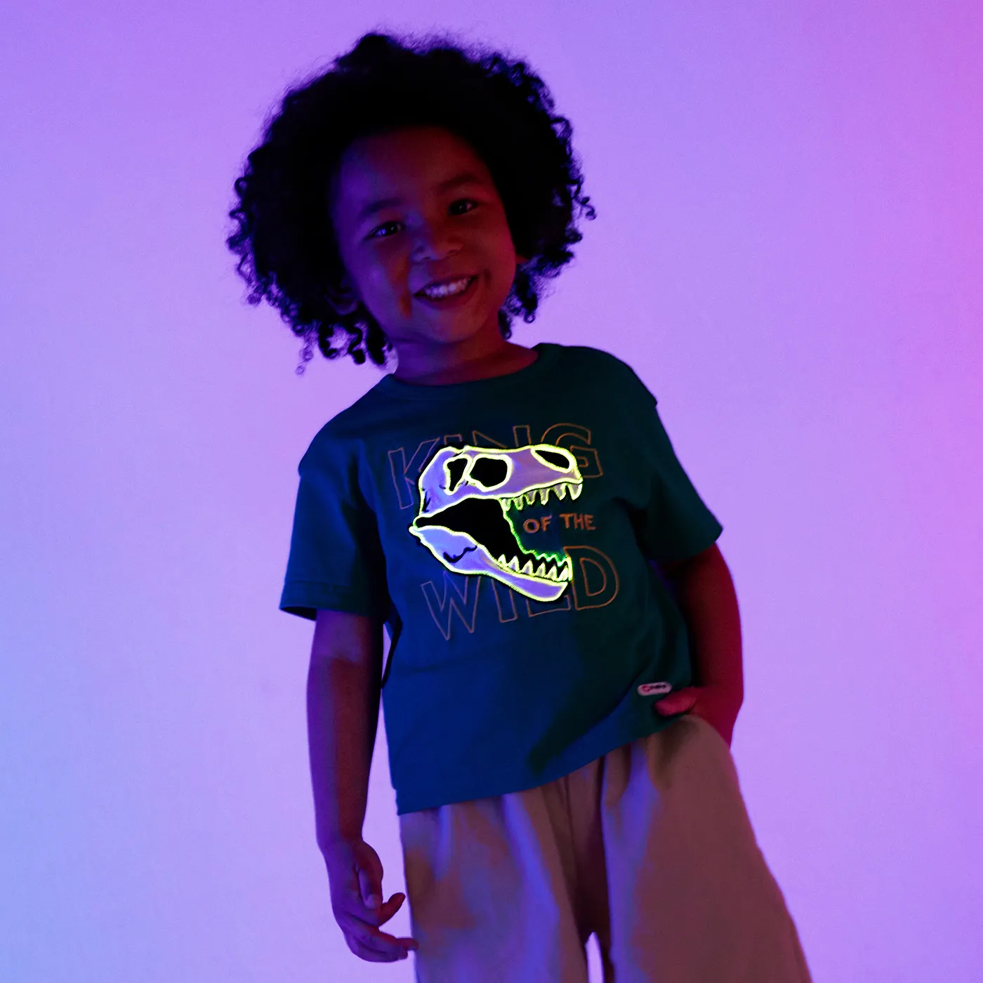 T-shirt éclairant Go-Glow Avec Motif De Crâne De Dinosaure Lumineux, Y Compris Le Contrôleur (batterie Intégrée)