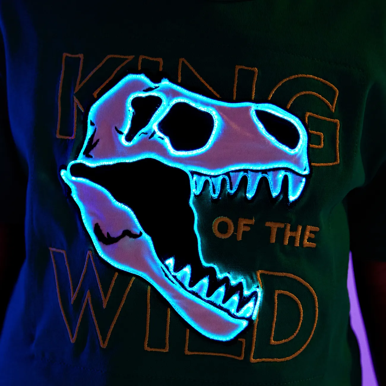 Go-Glow Illuminating T-shirt with Light Up Dinosaur Skull Pattern Including Controller (Built-In Battery) Green big image 1