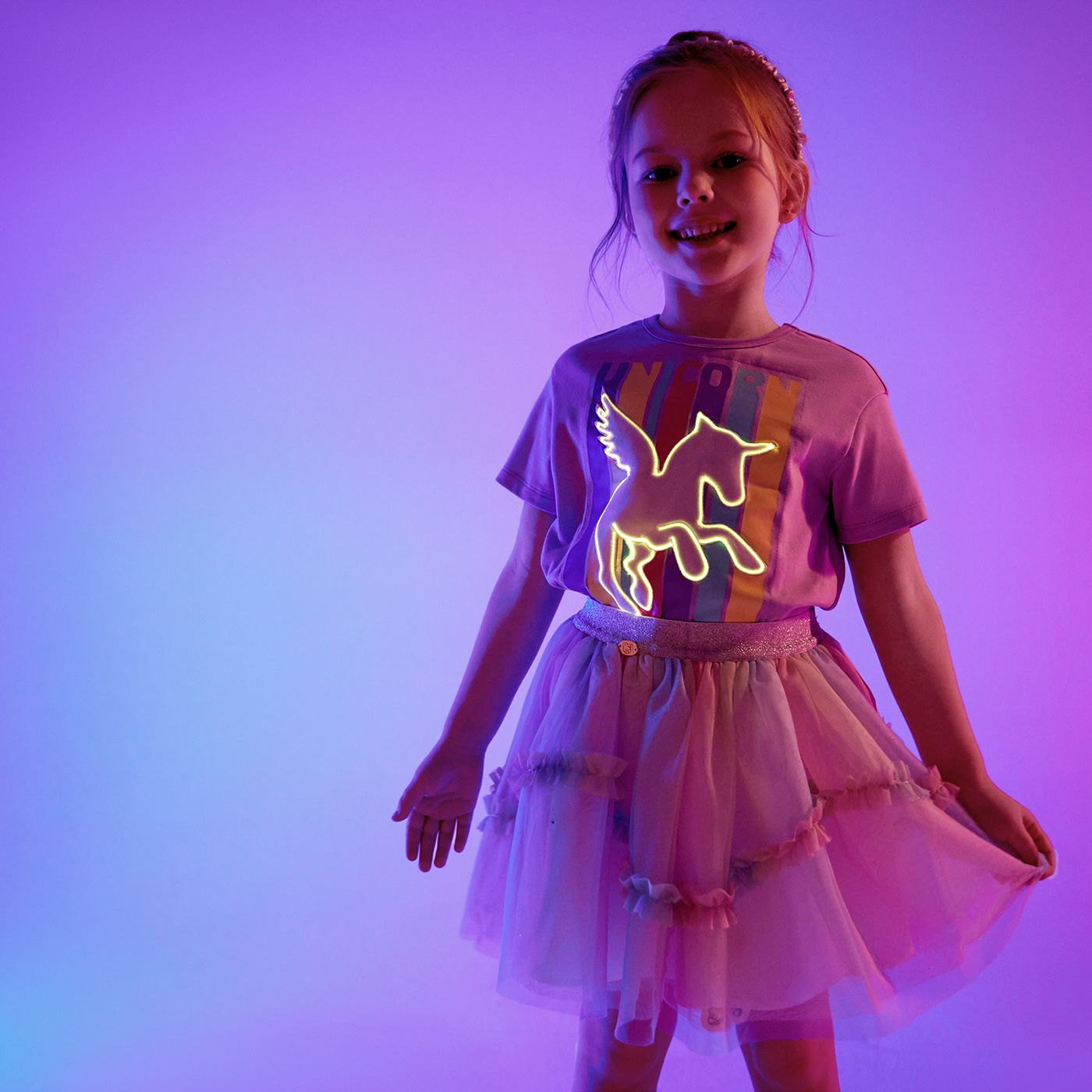 Go-Glow Illuminating T-shirt with Light Up Unicorn Including Controller (Built-In Battery)