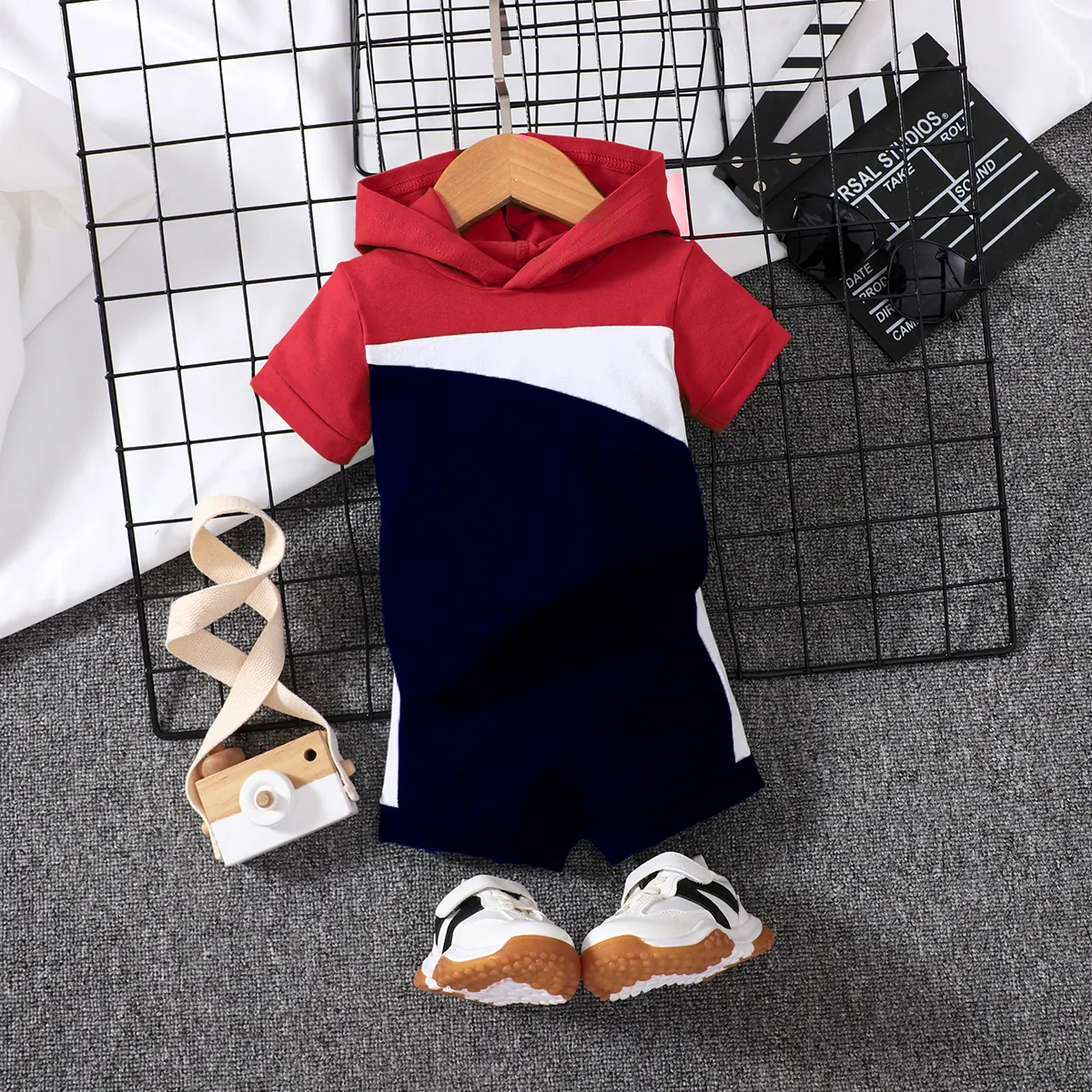 2pcs Baby Boy 95% Cotton Hooded Short-sleeve Colorblock Top & Shorts Set Red big image 1