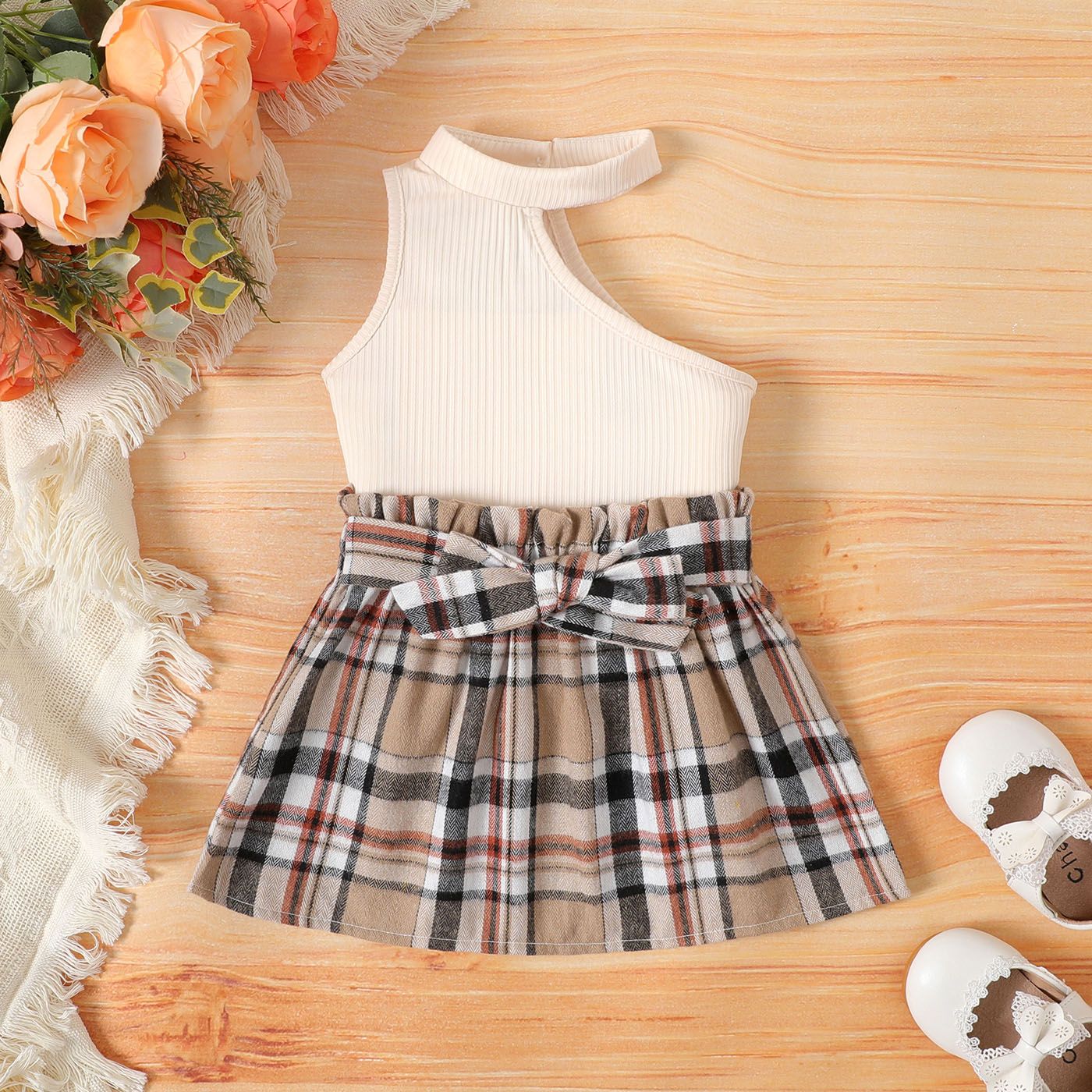 

2pcs Baby Girl Hang Neck Solid Sleeveless Top and Allover Stripe Print Bow Decor Skirt Set