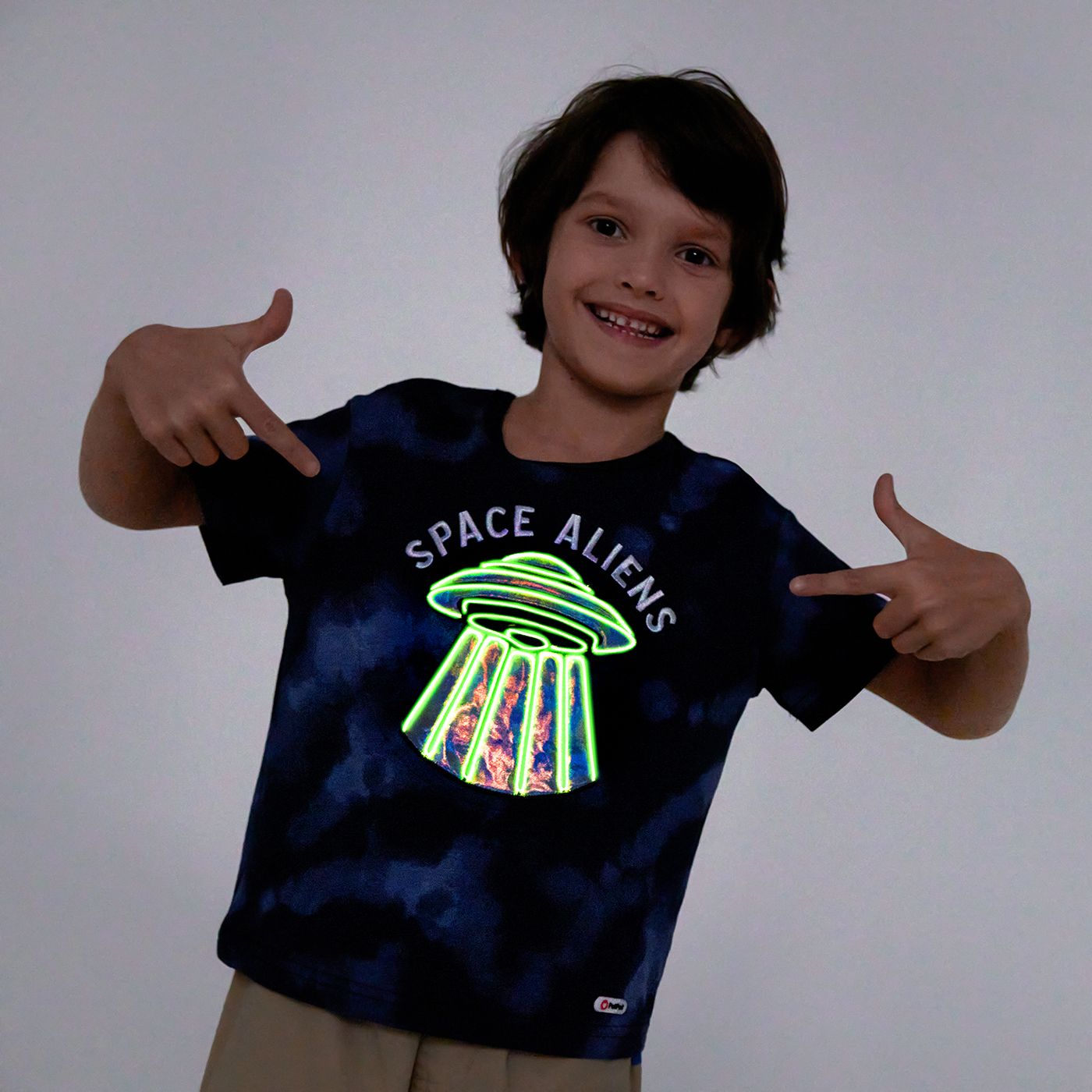 Go-Glow Illuminating T-shirt With Light Up UFO Including Controller (Built-In Battery)
