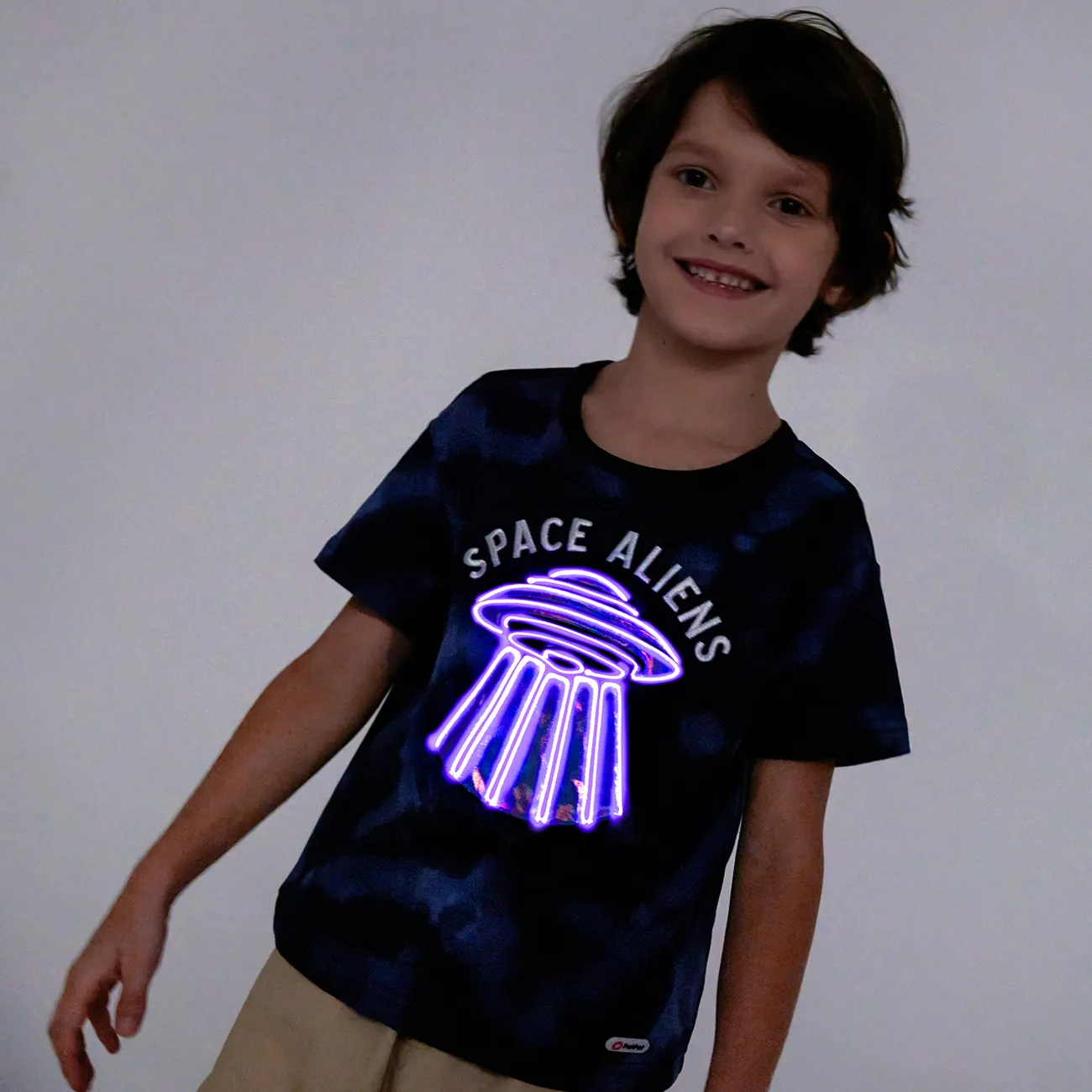 Go-Glow Illuminating T-shirt with Light Up UFO Including Controller (Built-In Battery) Dark Blue big image 1