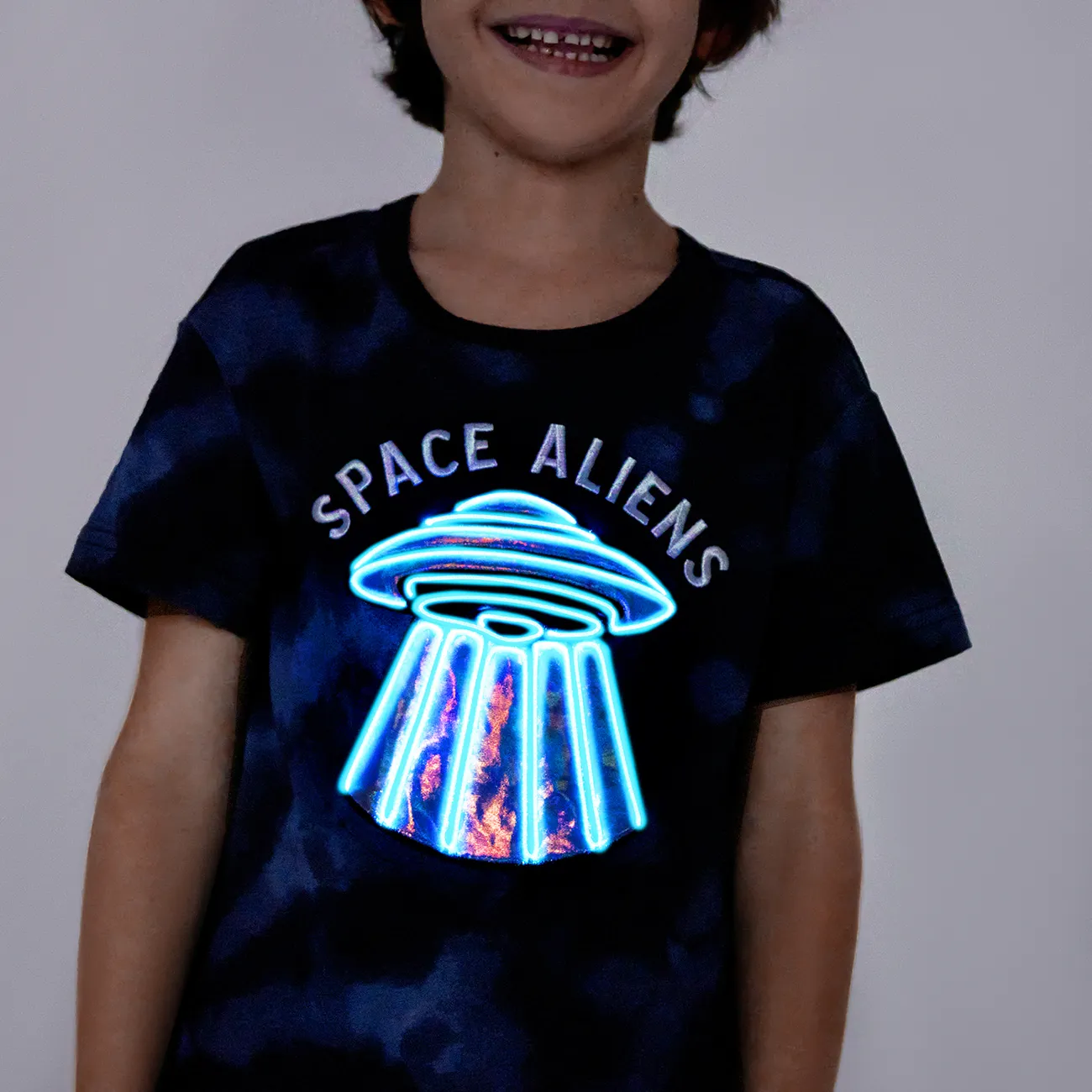 Go-Glow Illuminating T-shirt with Light Up UFO Including Controller (Built-In Battery) Dark Blue big image 1