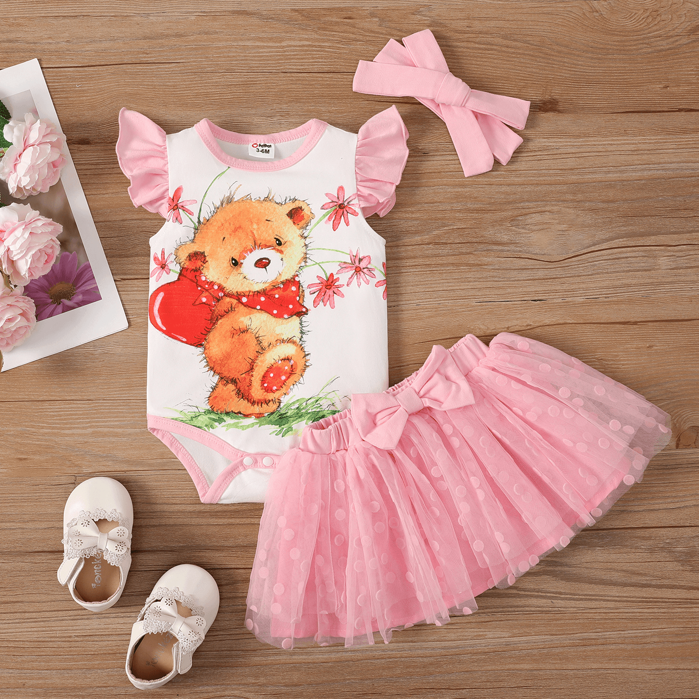 

3pcs Baby Girl Bear Print Flutter-sleeve Bodysuit & Polka Dots Mesh Skirt & Headband Set