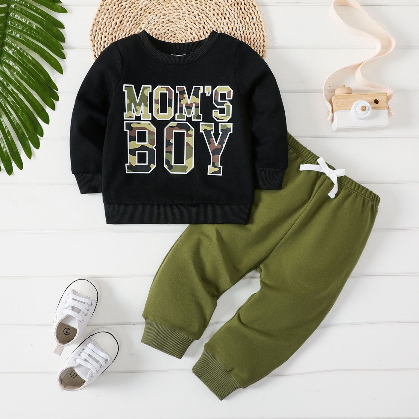 

2pcs Baby Boy Letters Graphic Long-sleeve Top and Solid Drawstring Pants Set