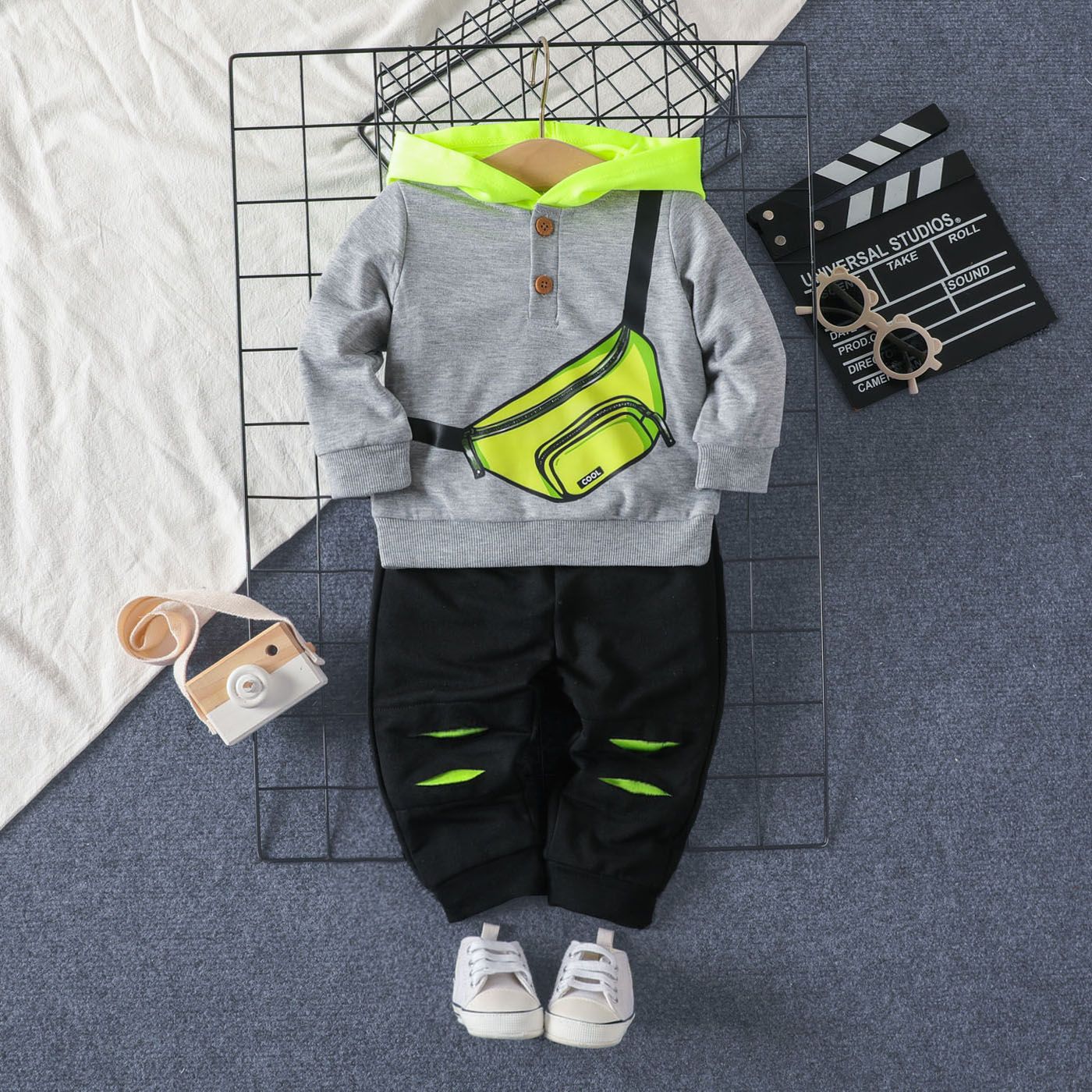 

2pcs Baby Boy Buttons Front Long-sleeve Hooded Sweatshirt and Ripped Pants Set