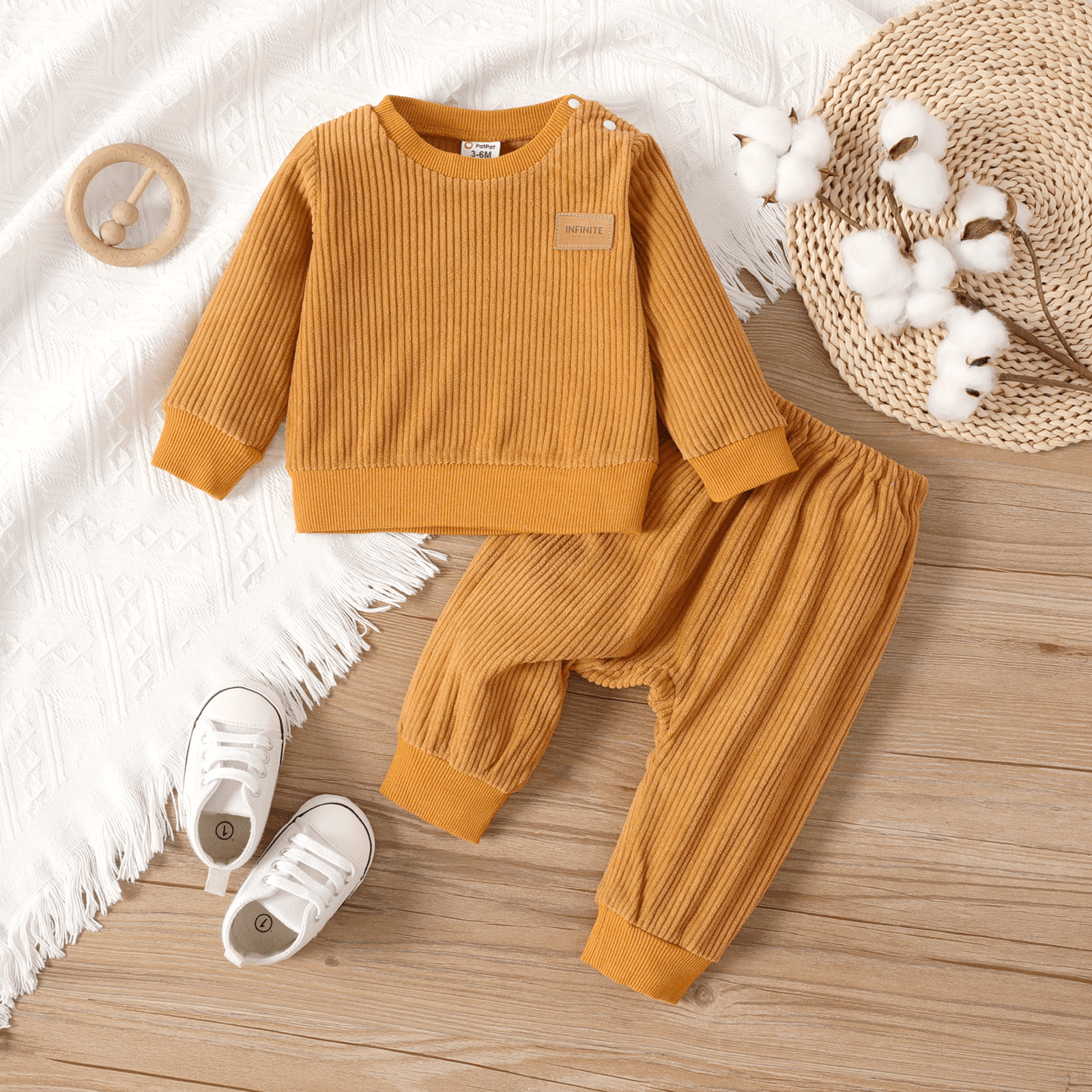 2pcs Baby Girl/Boy Letter Patched Corduroy Pullover And Pants Set