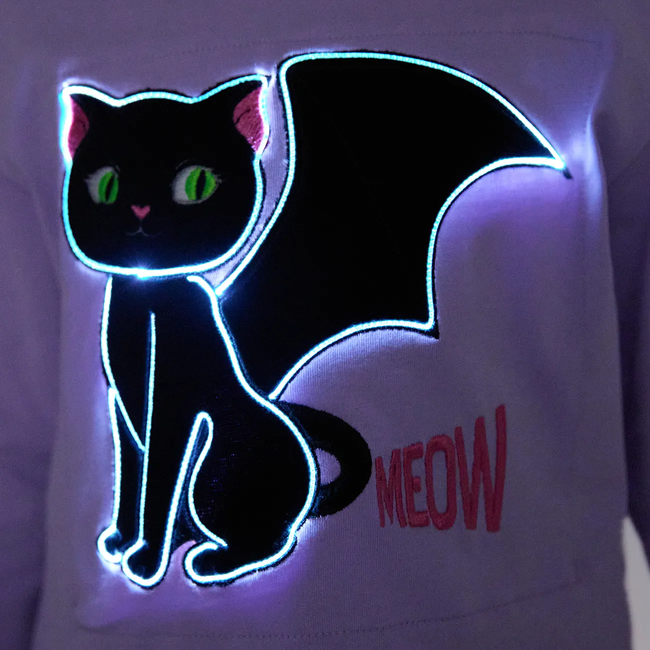 Sudadera iluminadora Go-Glow Halloween con gato negro iluminado que incluye controlador (batería incorporada) Violeta claro big image 1