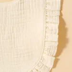 100 % Baumwolle reine Farbe Rüschenbesatz texturiertes Babylätzchen Druckknopfgaze waschbar Sabber Zahnen Speichelhandtuch Lätzchen Beige image 2